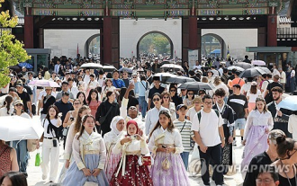  Gov&rsquo;t &rsquo;undecided&rsquo; on plan to raise admission fees to royal palaces, tombs